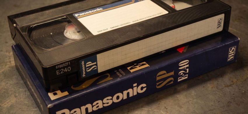 Видеокассета VHS на упаковке Panasonic SP